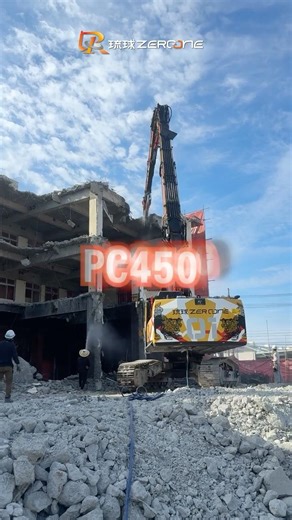 PC450ロングアームが魅せる躯体解体