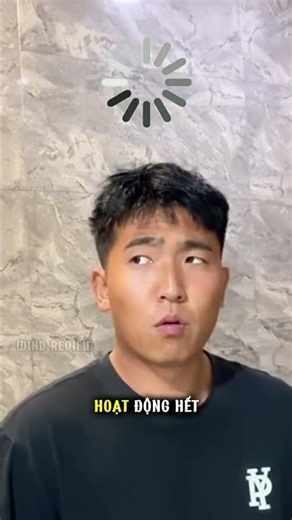 Người đàn ông bước ra từ nhà vệ sinh vô tình thấy quần bị ướt #shorts