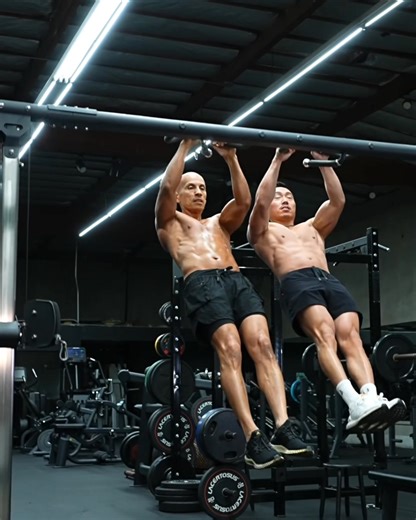 Time to Level up with this Calisthenics ⠀ Workout Circuit: 10-12 reps X 4 Sets per exercise 1: 1 Arm push-ups 2: Explosive Pull-Ups 3: Front lever swings 4: Tiger plyo Push-Ups 👉🏽Comment "Coach" to join my program! Let's get work! #bodyweightworkout #calisthenics #homeworkout | Frank Medrano