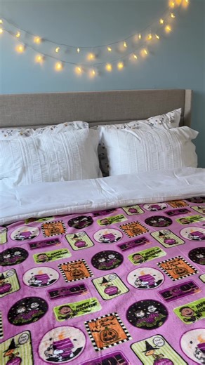 Adorable Peanuts Halloween Blanket for Your Bed