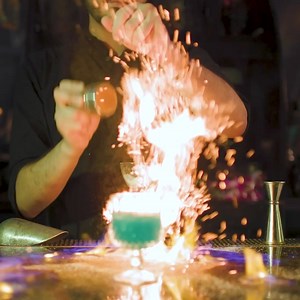 Do summer right with acclaimed architecture, sparkling waterfronts, and 77 vibrant neighborhoods. Make it Chicago Style. | Choose Chicago