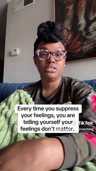 ✨ gentle ways to sit with your feelings: 🌿 put your phone down and take a few deep breaths. 🕯️ name what you feel — “I’m sad,” “I’m anxious,” “I’m lonely.” 📖 journal it out, no filter, no fixing. 🎶 play music that matches your mood and let yourself feel. 💧 cry if you need to — it’s your body’s way of releasing. 💌 remind yourself: “It’s safe for me to feel.” #therapy #therapistadvice #depressionawareness #mentalhealthawareness #mentalhealthmatters