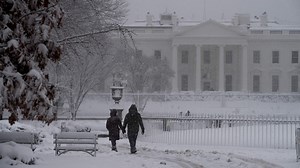 36K views · 444 reactions | La tormenta invernal que azota el este de EEUU, deja varios muertos y múltiples accidentes en carreteras. ✅ Más noticias en español las 24 horas en nuestro canal Noticias Univision 24/7 en Prende TV  bit.ly/319zu0N | Univision Chicago | Facebook