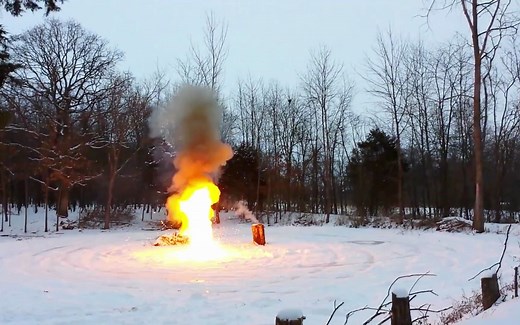 “死亡烟花”划破夜空！3000度高温的铝热弹有多恐怖