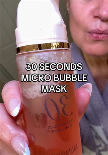 This @MENOKIN micro-bubble mask activates instantly and gives your skin that smooth, glass skin glow in seconds. I’ve been using it on my forehead lines, smile lines, and neck, and the difference in how soft and radiant my skin looks is unreal. It foams up as soon as you apply it, helping target the appearance of fine lines, texture, and dullness while doubling as a primer for a flawless makeup base. If you’re looking for a quick skincare step that makes your skin look smoother, tighter, and mor