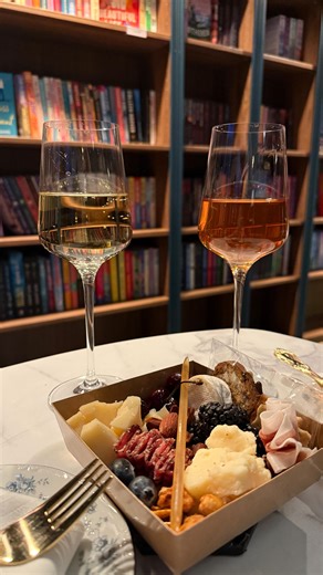Calling all romance readers and wine connoisseurs: Dayton’s first romantic book store and wine bar, Swoon, is open. 🍷 | Dayton Daily News