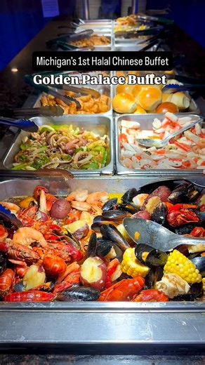 Golden Palace Buffet |📍Livonia, MI They’re open for the holidays and the holiday specials make it even better. Golden Palace Buffet in Livonia is serving up an upgraded AYCE lineup for Christmas Eve, Christmas Day, New Year’s Eve, and New Year’s Day from 11am to 9pm. On holidays, you’ll find special items like short rib tips, Peking duck, lamb chops, roast beef, and butter shrimp, all included with the buffet. After that, it’s everything you already love in one place. Sushi, dim sum, seafood bo