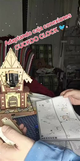19/01/26. Adaptando caja de conexiones a la casa de CUCKOO CLOCK 🐦.#tiktoklive #livehighlights #rokr #parati #robotime