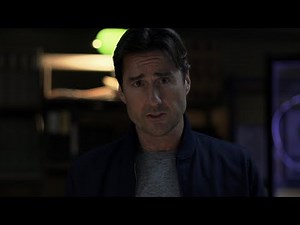 Luke Wilson Breaks Down a 'Grizzly' Situation - Emergency Call