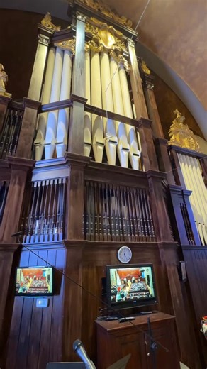 Brett Milan at the console of the Aeolian-Skinner Opus 1510 at Memorial Presbyterian Church in St. Augustine. Spending time with an instrument like this is always a privilege. #AeolianSkinner #PipeOrgan #OrganMusic #ChurchMusic #Hauptwerk | Hauptwerk