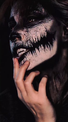 Vomit Frog | @easygoinggoth Cosplay 🫶🏻 | Instagram