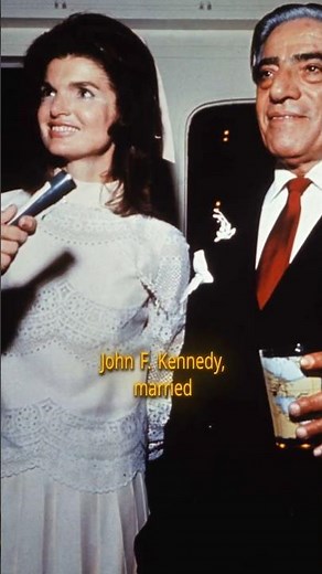 Jacqueline Kennedy and Aristotle Onassis 1968 #romanempire #diamond #history #facts #queen #jewelry