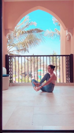 26K views · 425 reactions | So much harder than it looks but such a great exercise that works your hip mobility and your deep core muscles in one movement! Let me know if you try this ⬇️ #yogaforcore #yogaforhips #workout | Abi Mills Yoga | Facebook