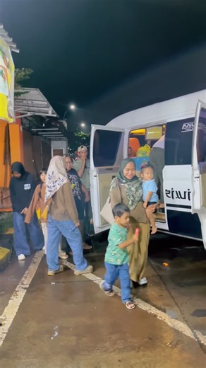 Mas Prasedewe Official on Instagram: "Part 4 iki 😂 • #sahabatmasprasedewe #wijayatransofficial_ #sewaelfsemarang #sewaelfungaran #sewaelfsalatiga"