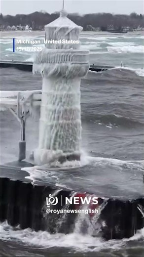 Michigan lighthouse turns icy as arctic front hits