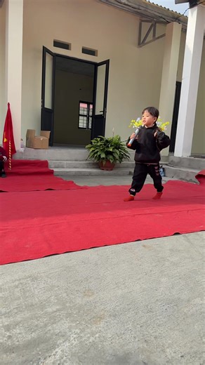 Video của Ngân 19-23 (@nguyenngan_1982) với bản nhạc nhạc nền - Ngân 19-23