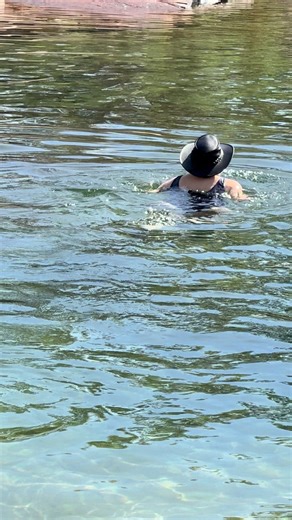 Manning Gorge — one of the Gibb River Road’s most stunning spots. Now here’s an adventure with a twist! To reach this stunning gorge, you have to swim across a cool, clear river, …. and while it might look inviting, don’t be fooled… that water is freezing! ….. refreshing for some, absolutely freezing for others! (ME!) Many brave souls took the plunge… I chose to admire their courage from the bank, “cheer from the sidelines and stay dry” type 😅 Access is through Mt Barnett Roadhouse, where you c