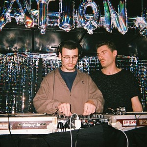 13 Gay Bars For An Unforgettable Night Out In Paris