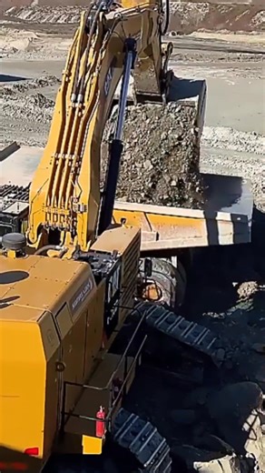 Cat 6015B Excavator Loading Action! #CatExcavator #HeavyEquipment #ConstructionLife #ExcavatorLoading #Earthmoving | Earthmover Legends