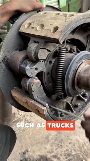 Installation Procedure for Spring Spring on Brake Pads for Heavy Vehicles #engineering #mechanic