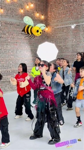 A playful trend for a lively day😆😎/Follow Vy's Youtube to watch more videos/ #lengocvy #viral #dance