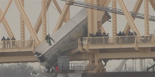 Report details cause of Clark Memorial Bridge crash