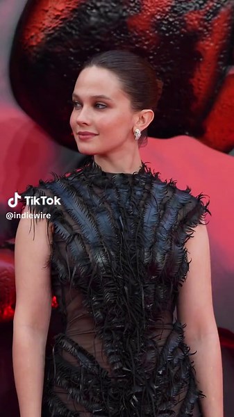 Cailee Spaeny, Spike Fearn, Archie Renaux, and director Fede Álvarez attend the premiere of “Alien: Romulus” in London. #caileespaeny #spikehearn #alienromulus