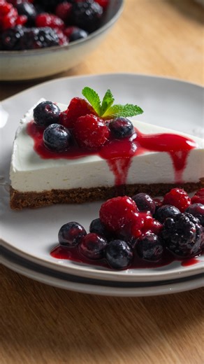 Ce cheesecake aux fruits rouges fera rougir vos papilles de gourmandise 🥰 | Demotivateur Food