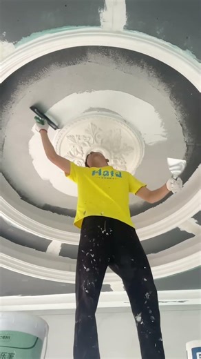 Plastering ceiling motif section for detailed and smooth finish