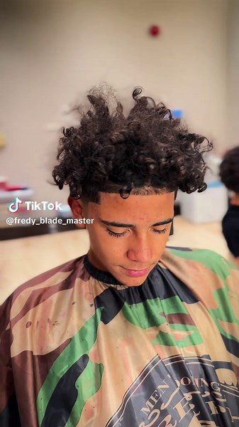 Chance came once but it was the best I ever had in my life, so this year hasn’t been that bad🙌🏾 on God☺️🙏🏾 #fredy_blade_master #blademaster💈 #cristianoronaldojr #crisjr #cristianoronaldo