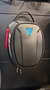 🛢️ MOTOWOLF MB1 Magnetic Tank Bag (4.5 L) RM155 ✅ 4.5 litre capacity (approx. 30 × 20 × 12.5 cm) ✅ Rigid EVA top cover 1680D nylon body silicone anti-slip base ✅ Strong magnetic attachment—ideal for iron fuel tanks ✅ Includes waterproof drawstring rain cover for bad weather ✅ Reflective strips and logo for better visibility at night ✅ Internal charging port slot—keep devices powered on the move ✅ Zip compartments for neat organization of small items ✅ Lightweight, ergonomic & compact—doesn’t bl