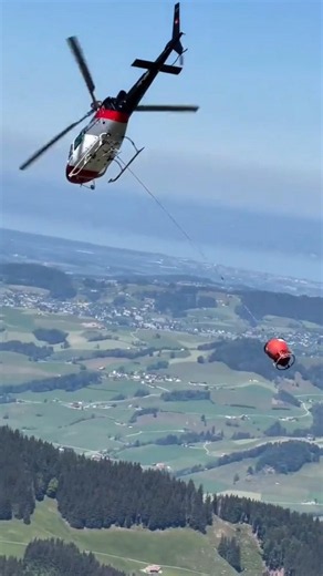 Working with helicopters is never boring. #helicopter #helicopterflight #aviation