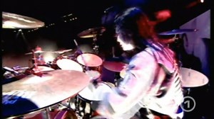 1.1M views · 69K reactions | Slipknot - Joey Jordison Drum cam - People=Shit (Live at London 2002) Rádio Hardy Rock | Rádio Hardy Rock | Facebook