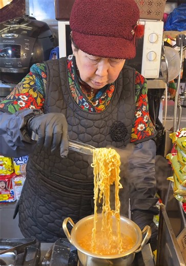 Authentic Shin Ramyun: A Street-Food Delight