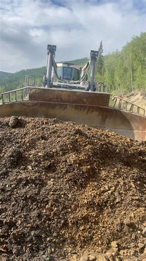 Pushing paydirt was a nice little test for the Bherr before we put it in a pit. #liebherr #yukon #paydirt #cheers | Yukon Ali