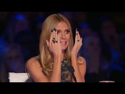 10 Craziest, Unexpected And Embarrassing Kissing in Public || Shows