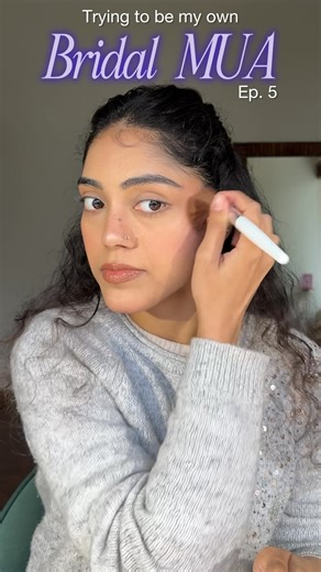 Somya Sharma on Instagram: "Waise to mera makeup almosstttt ho gaya LEKIN, thoda bohot texture dikhne lag gaya tha adhe ghante baad and mujhe bohot aged feel ho raha tha, like jo meri fine lines normally nahi dikhti, wo highlight ho gayi thi 😅 Wo kaise theek karni hai guys batado? 😭 Also, product links chahie ho to reel share kardena mujhe ✨ #bridetobe #bridalmakeup #bridalmua"