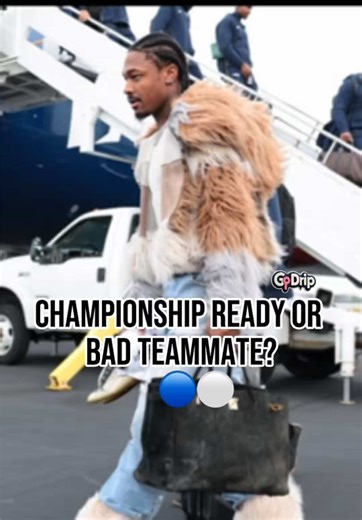 While his teammates stepped off the jet in matching Patriots sweats, Stefon Diggs arrived in a fit that stopped the timeline. Super Bowl weekend. Team unity on one side. Personal expression on the other. Some say it’s a distraction. Others say it’s exactly what style is supposed to be — individual, intentional, unapologetic. That mindset is why @KaramSample resonates culture-led, identity first, never diluted. And when you’re standing on your own look, Godrip delivers same-day, so the moment doe