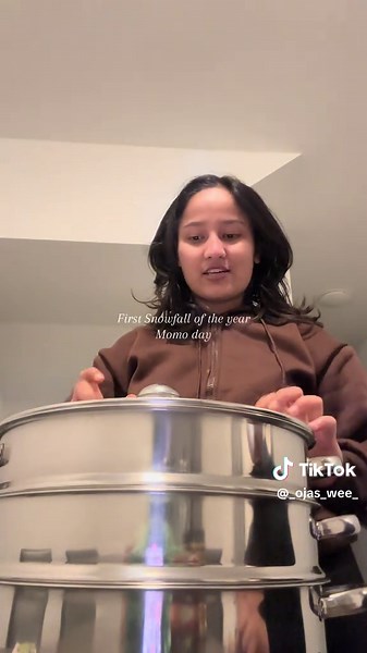 ps: used wonton wraps for the momo so don’t judge the shape 😭 #fyppppppppppppppppppppppp #momo #snow #foryou #cooking