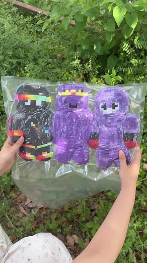 Unzipping a game file🎮🧸🎁 #minecraft #minecraftmemes #unboxing #wemmbu #clownpierce