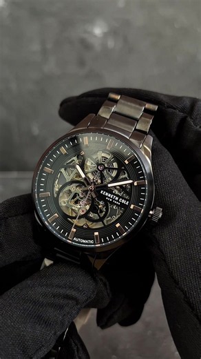 Maskulin ga harus rame. Kadang detail paling clean justru yang paling keliatan mahal ⌚️ Style simple, aura tetap dapet bareng Kenneth Cole watch #kennethcole #WatchStyle #MensWatch #timeworks