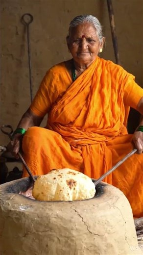 old lady making chapti in desi style #viral