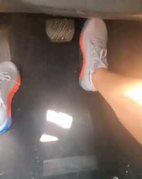 Girl flooring her Infinity up to 8k RPM