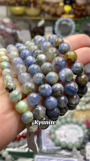 Understanding Kyanite: Properties and Uses