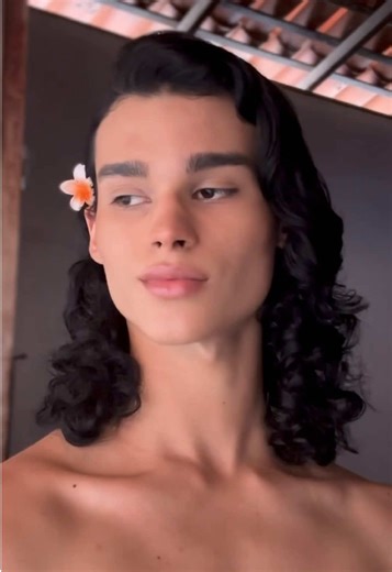 Henry Skye Covers Lana Del Rey's 'Radio' Perfectly