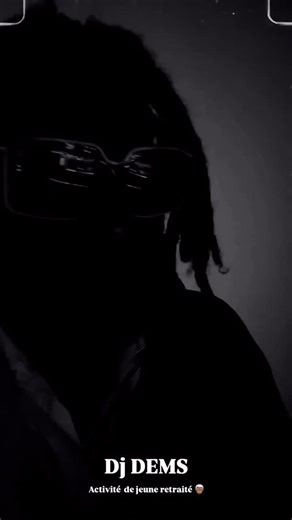 Le Rappeur Damso on Instagram: "DAMSO, Le DJ J.R✨ Viesurnous ————————————————————————————— Suivez-nous pour plus de contenu  ————————————————————————————— #damso #dems #thedamso #rapfr #rapfrançais #rapfrancais"