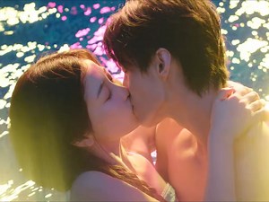 48K views · 562 reactions | Pool Kiss 泳池吻 Drama：Speed and Love 珞Welcome to click and watch‍♂ #双轨 #SpeedandLove #Chinesedrama #hotdrama | 影视飓风 | Facebook