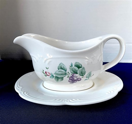 1990-2022 Pfaltzgraff "grapevine" Gravy Boat W Under Plt, Eggshell W Grapes N Rose Buds, Embossed Swoops, Scallop Edge No Wear, NO Damage - Etsy