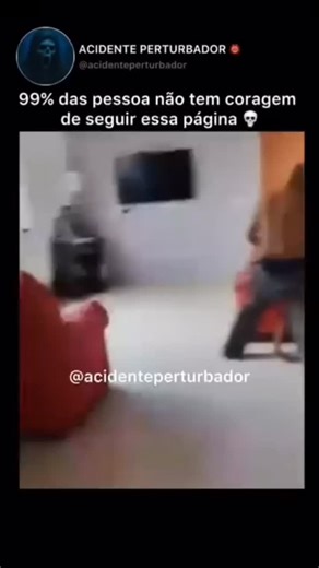 @cheetah.girl.hub on Instagram: "日本利用压电瓷砖将脚步转化为电能。这些瓷砖捕捉来自你脚步的动能。当你行走时，你的重量和动作会对瓷砖产生压力。瓷砖会轻微弯曲，从而产生机械应力。瓷砖内部的压电材料将这种应力转化为电能。每一步都会产生少量电荷，而数百万步结合在一起就能产生足够的电力来驱动 LED 灯、数字显示屏和传感器。在像涩谷车站这样繁忙的地方，每天大约有 240 万个脚步为这一系统作出贡献。这些电能可以被储存或立即使用，从而减少对传统电力来源的依赖，并支持可持续的城市基础设施。这种方法将日常运动转化为实用的可再生能源 #日本 #知识 #事实 你知道吗 推荐 科技 创新 历史 技术 实验 热门"