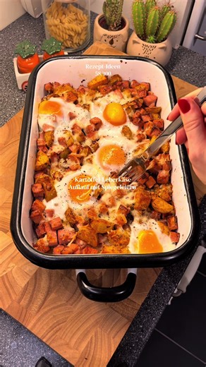 Kartoffel-Leberkäse Auflauf mit Spiegeleiern Rezept